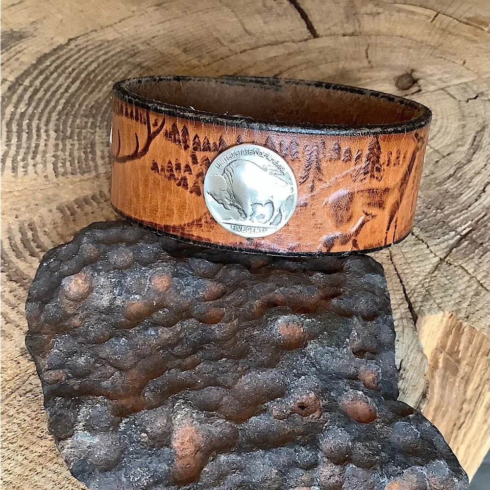 Retro DeNovo Jewelry leather cuff
